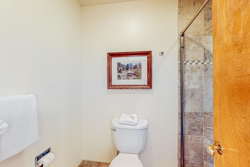 Pine Ridge Condominiums photo 3