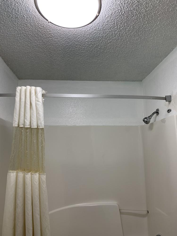 Travelodge Suites by Wyndham MacClenny/I-10 photo 11