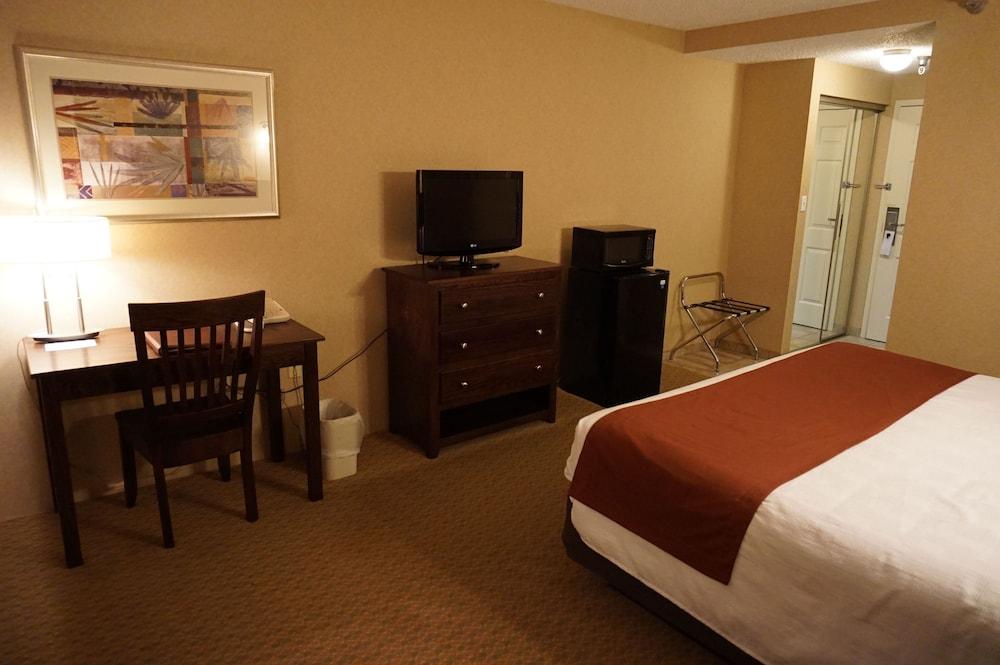 Findlay Inn and Conference Center photo 17