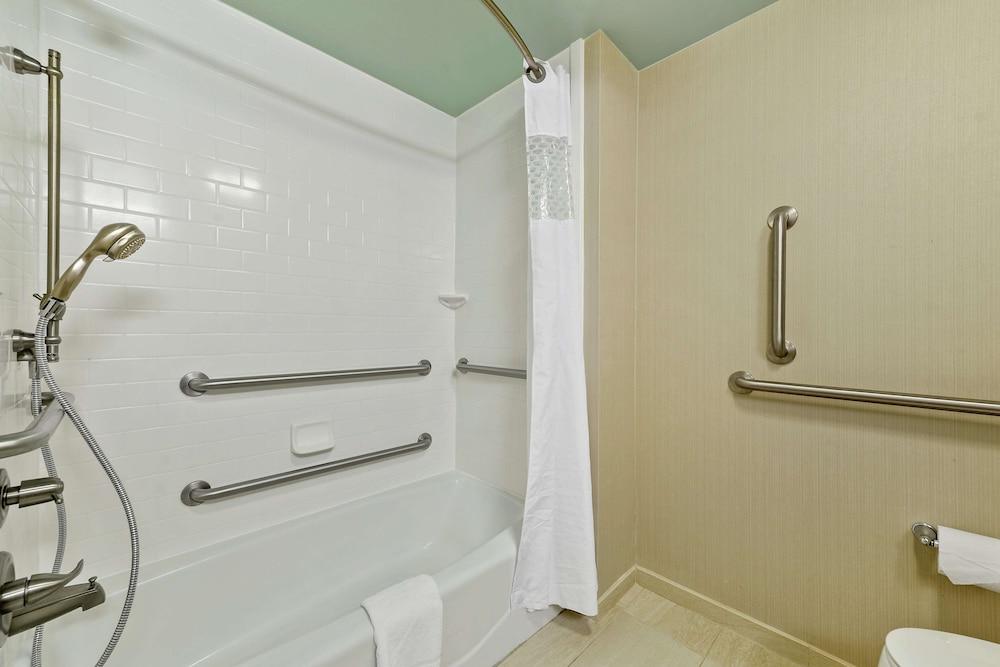 Hampton Inn & Suites Gulfport I-10 photo 41