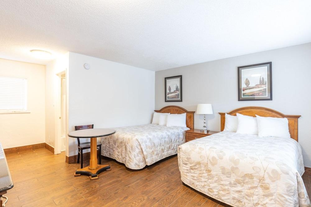 Vineyard Valley Inn photo 4