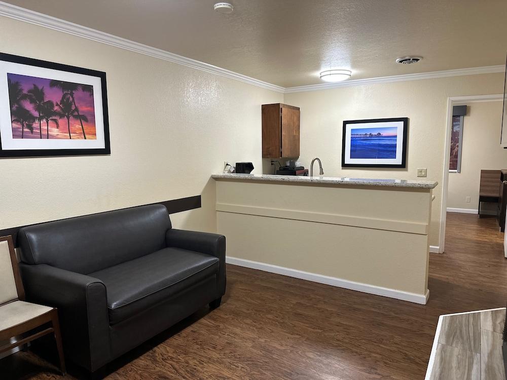 Beachwalker Inn and Suites photo 7