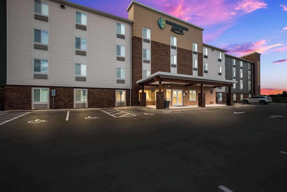 Woodspring Suites Milwaukee - Menomonee Falls photo 40