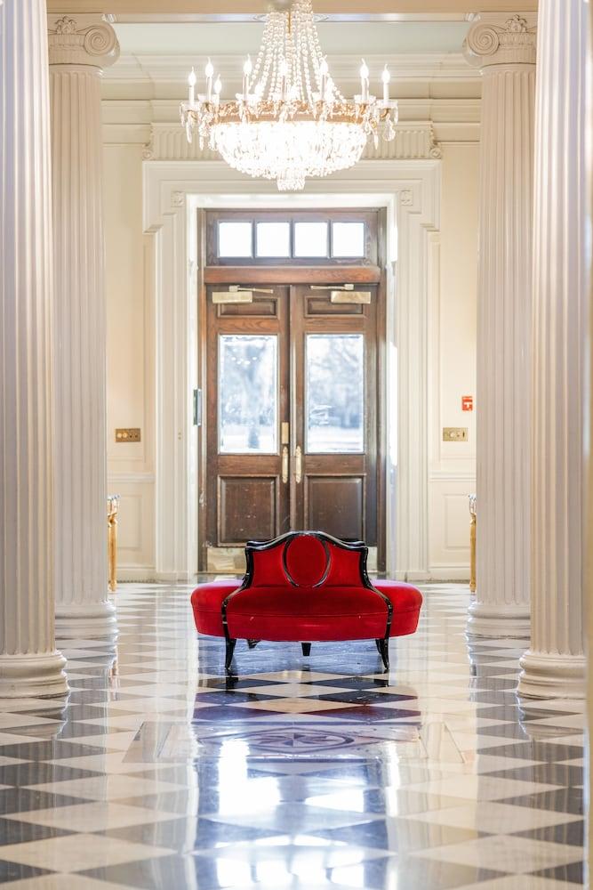 The Mansion at Glen Cove photo 16