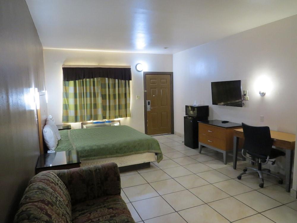 Executive Inn and Suites photo 23