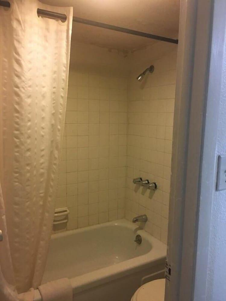 Caravan inn photo 11
