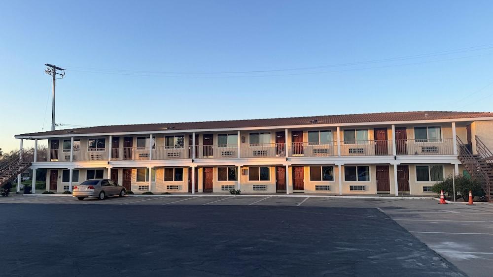 PACIFIC EXPRESS INN photo 3