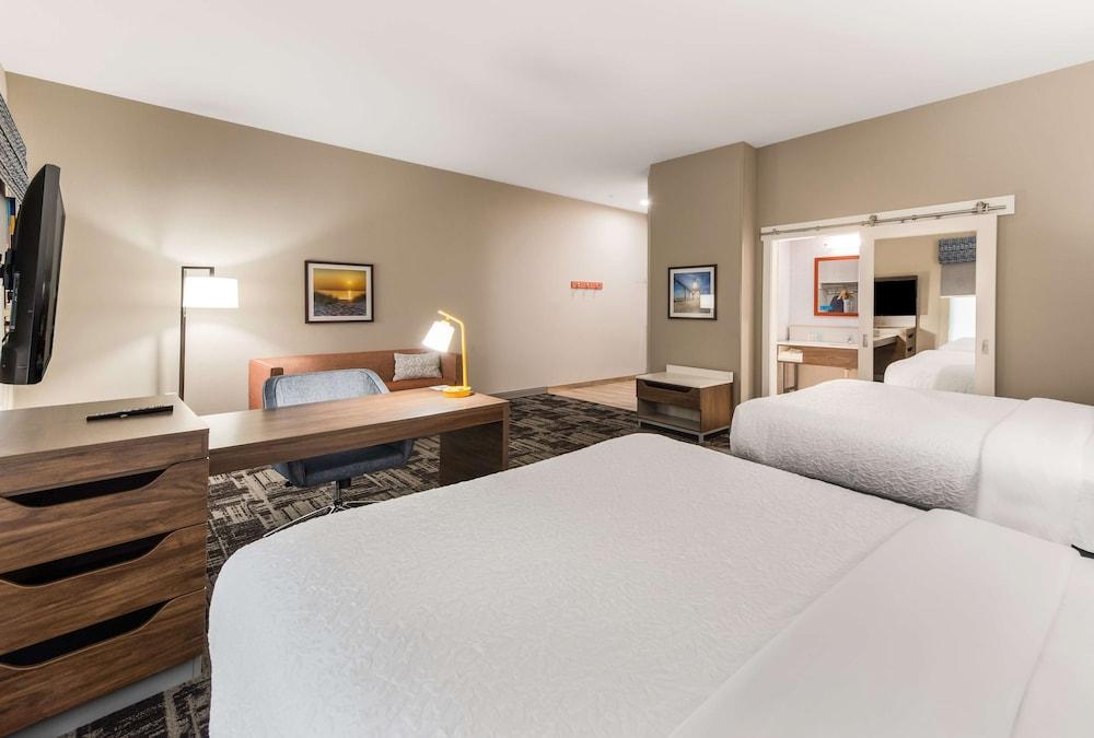 Hampton Inn & Suites Benton Harbor photo 9