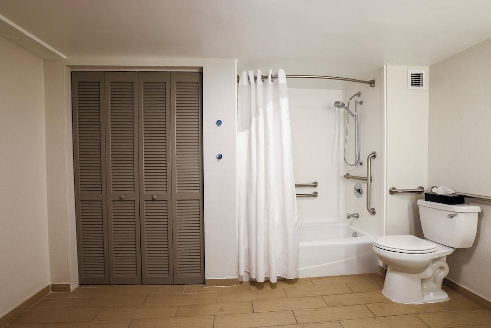 Holiday Inn Express Burlington by IHG photo 28