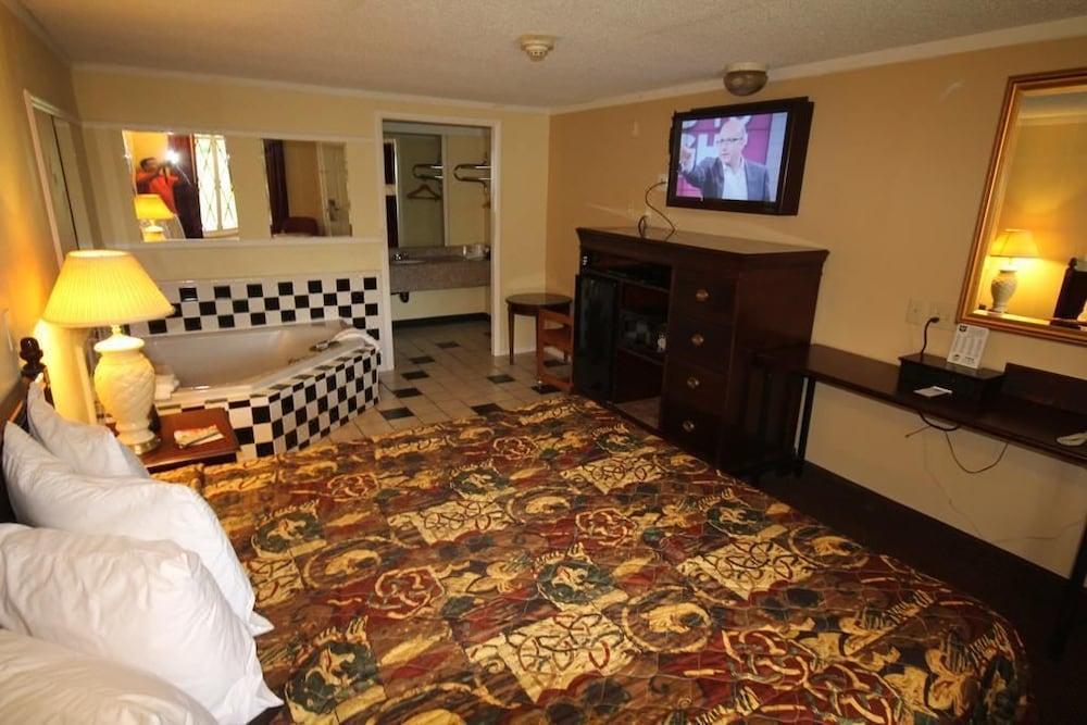 Rodeway Inn & Suites Saginaw I-675 photo 30