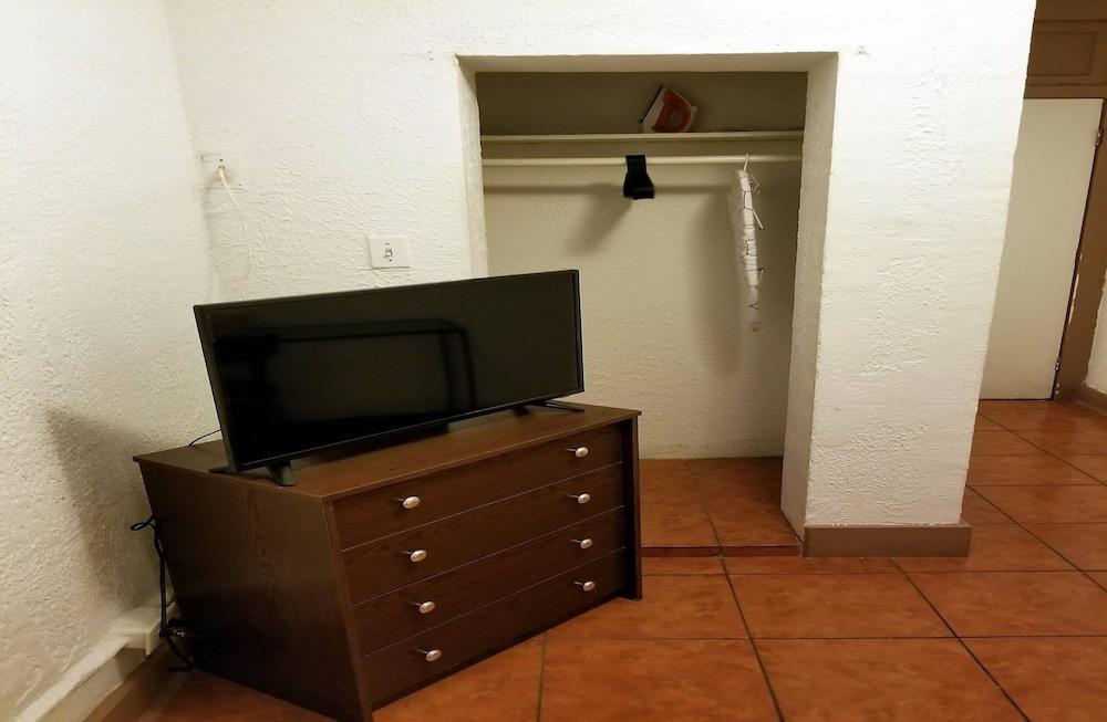 Monterey Inn Hotel photo 18