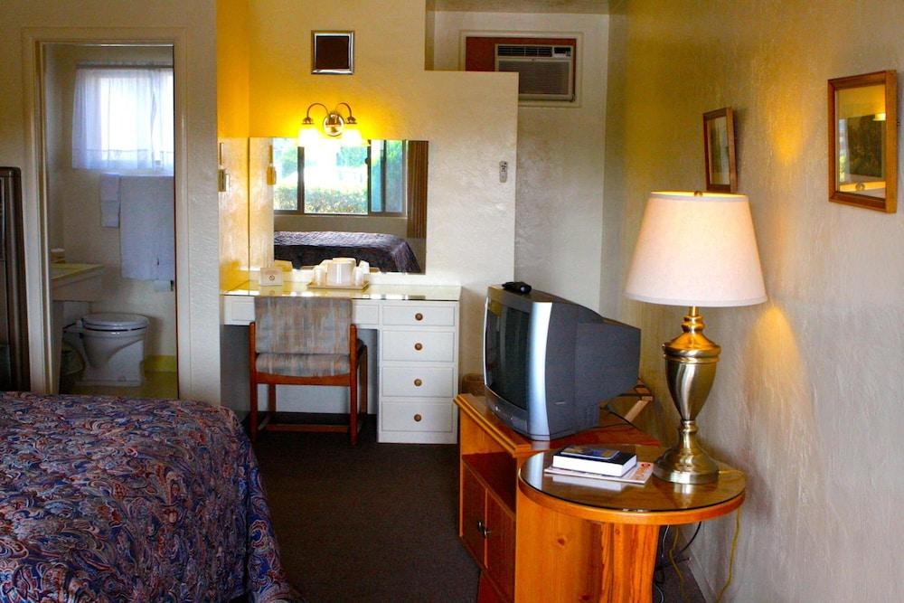 Melody Ranch Motel photo 14