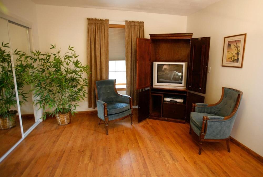 Abbey Archway Inn photo 29