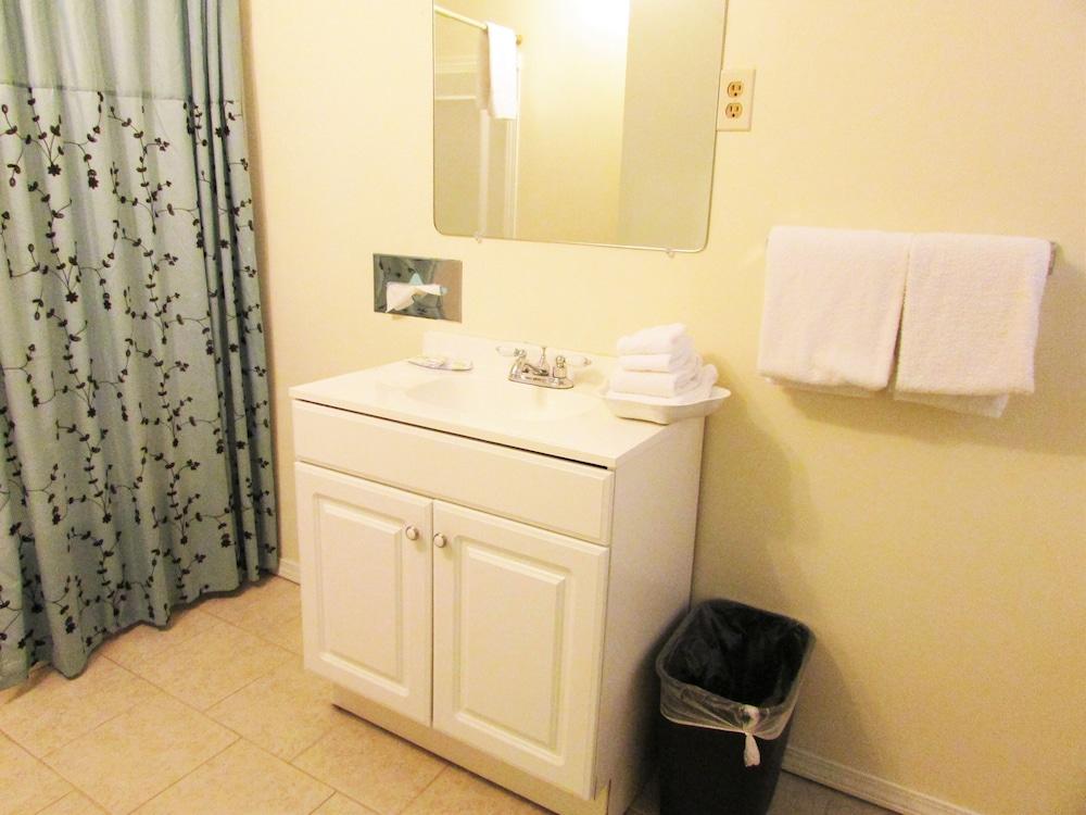 Traveler's Inn Motel photo 28