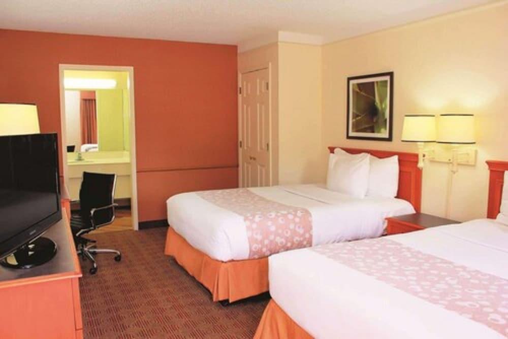 Econo Lodge photo 4