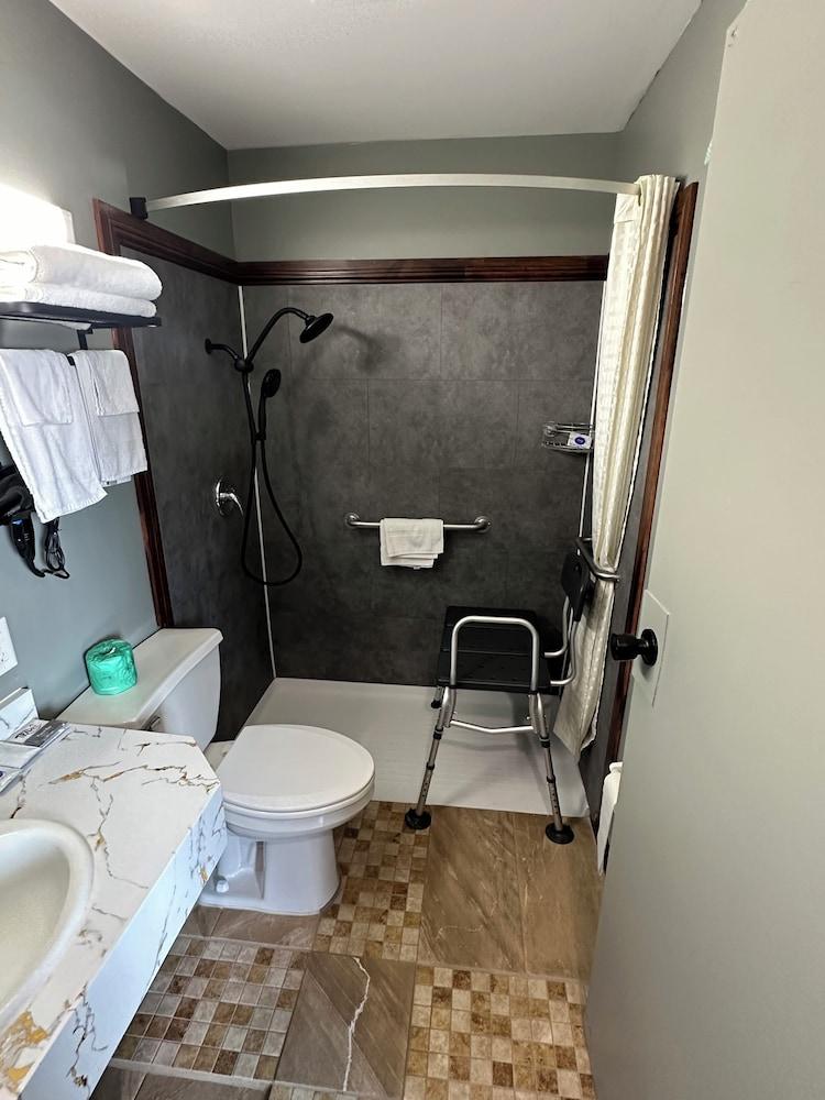Travel Inn & Suites photo 19