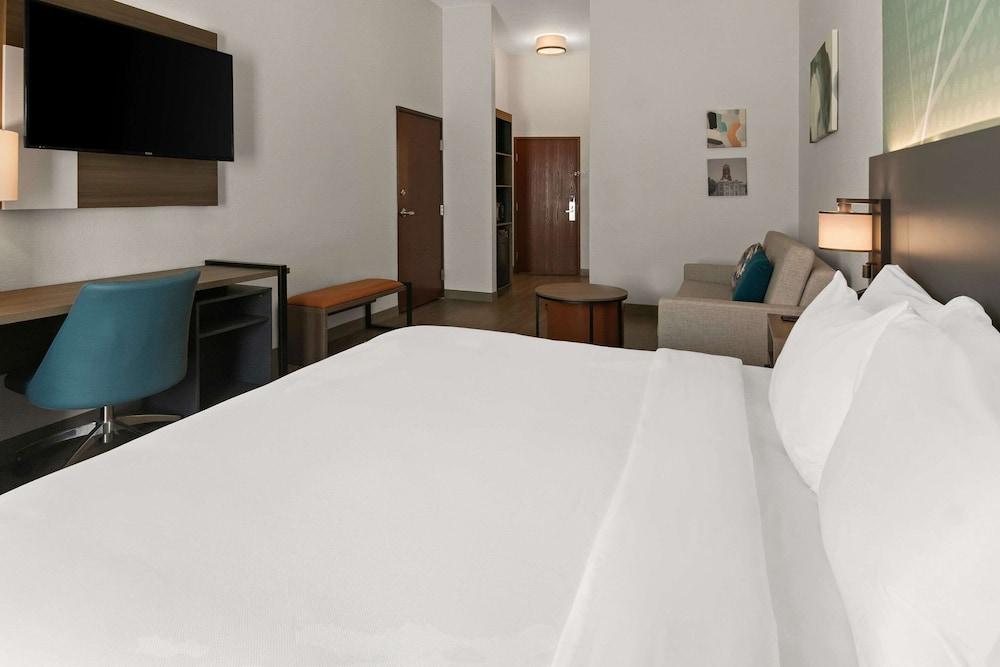 Comfort Suites Granbury photo 6
