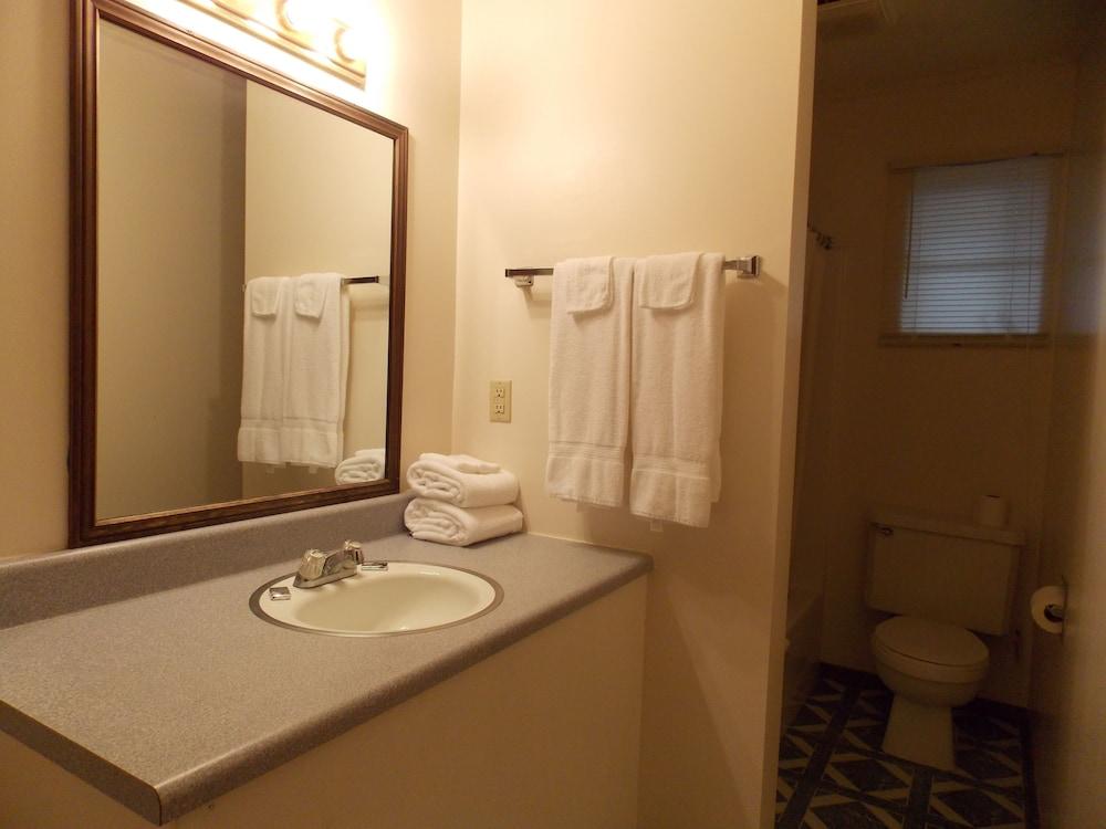 Clarketon Motel photo 5