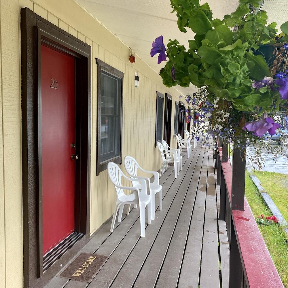 Trail Lake Lodge photo 10