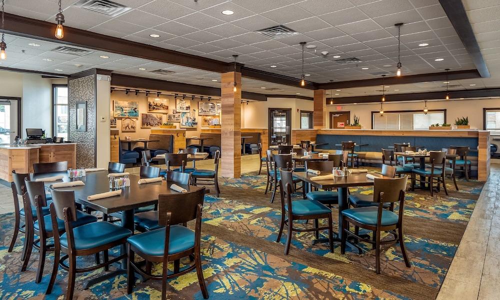 Holiday Inn & Conference Center Marshfield by IHG photo 13