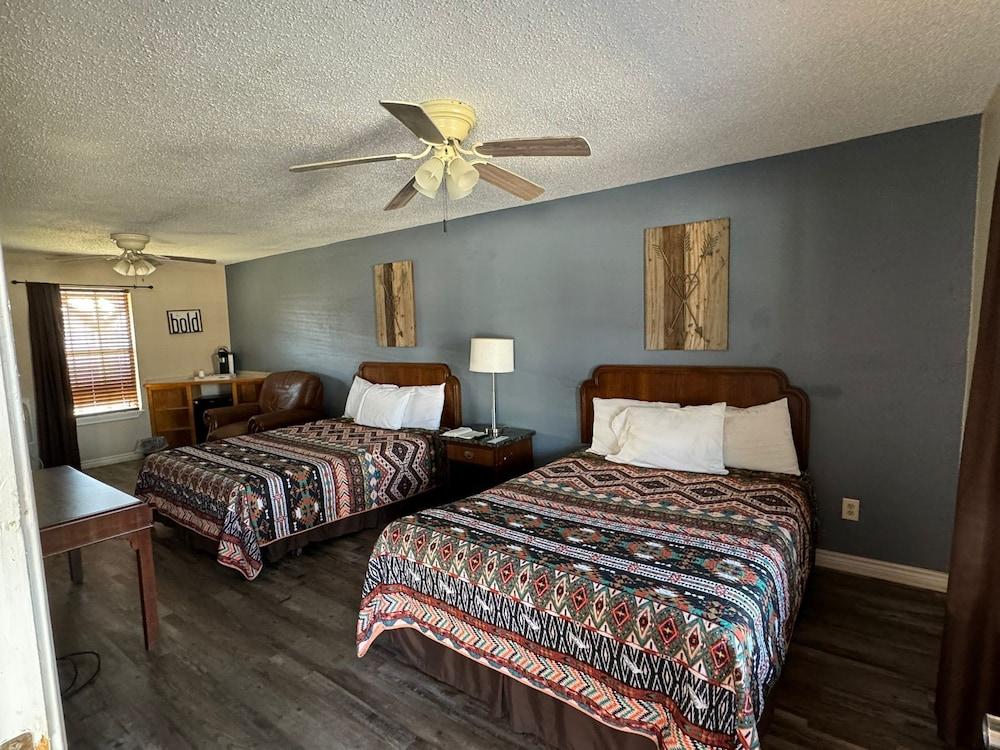 Four Horsemen Hotel photo 11