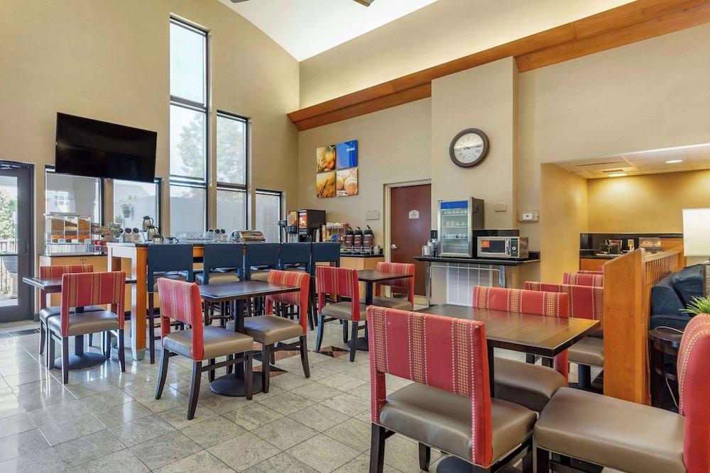 Holiday Inn Express & Suites Leesburg - Historic District by IHG photo 25