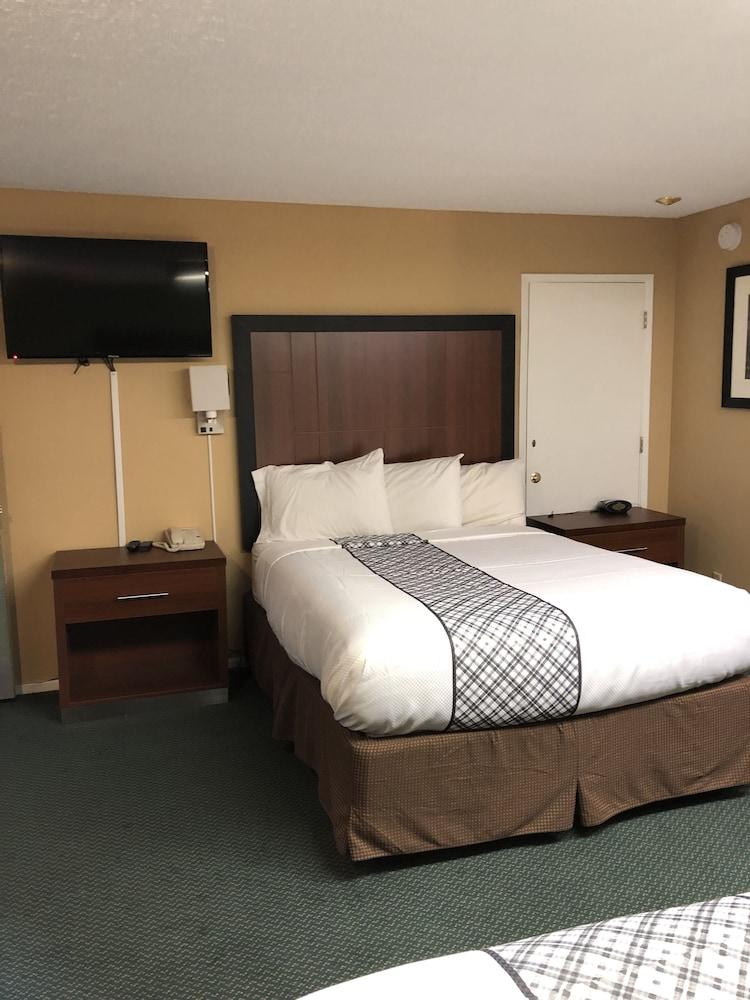 Knight's Inn Motel photo 35