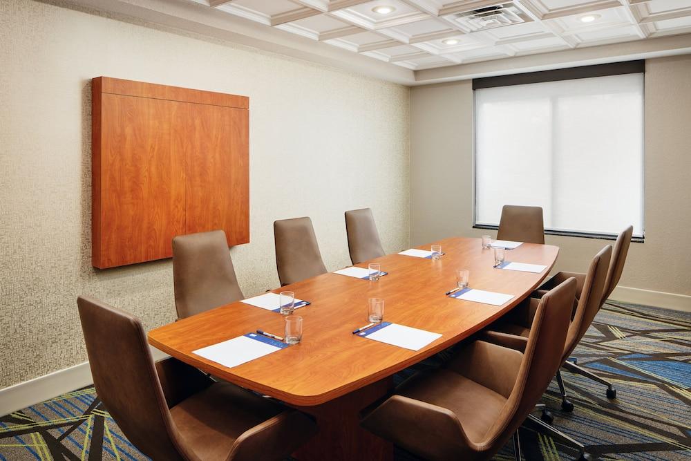 Holiday Inn Express & Suites Jacksonville SE- Med Ctr Area by IHG photo 42