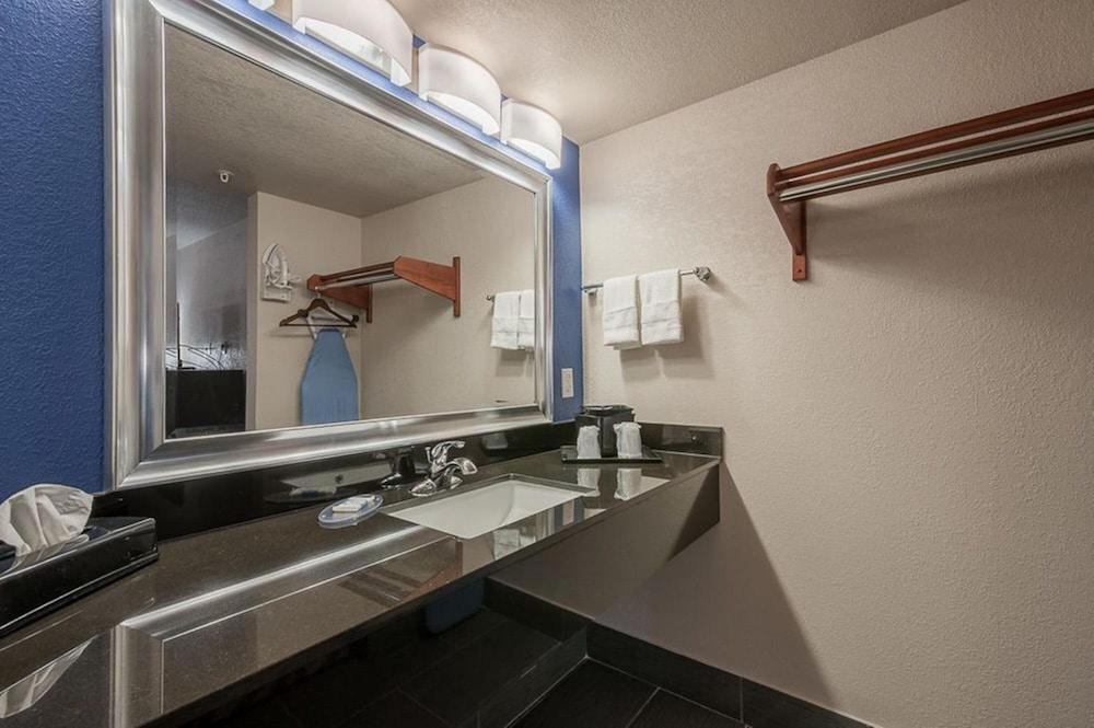 Stratford House Inns - Edmond photo 9