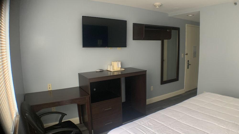 East  New York Inn photo 11