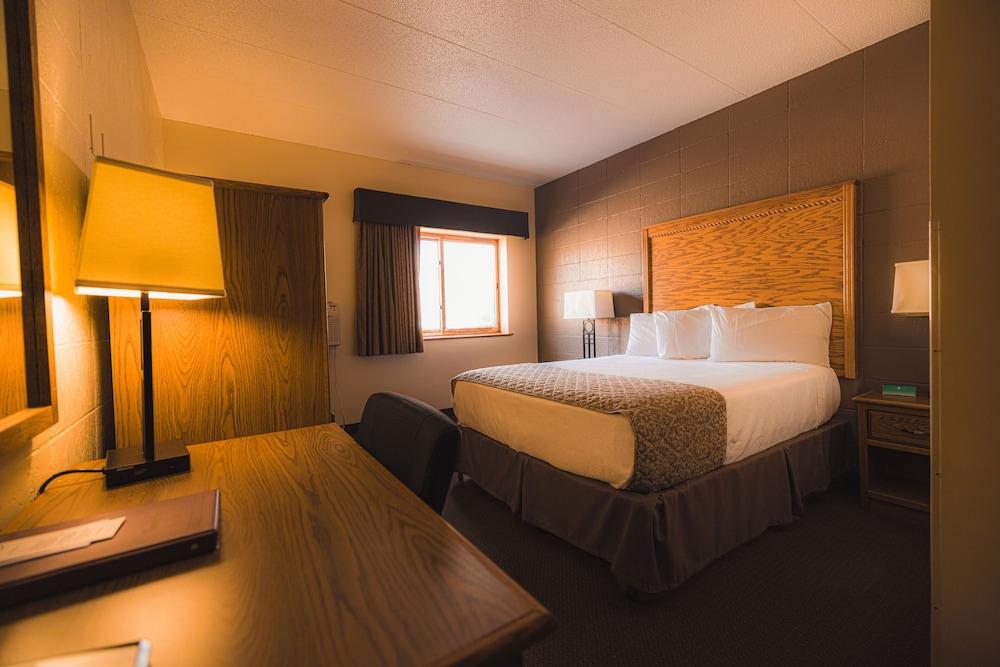 Wrangler Inn photo 3