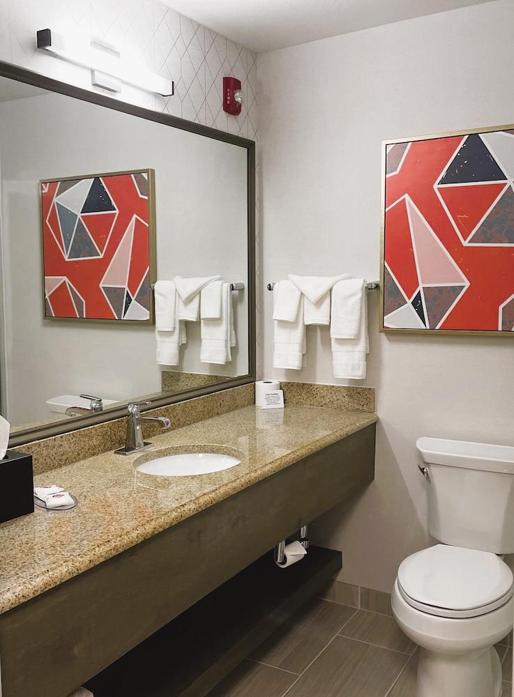 Comfort Inn & Suites NW Milwaukee photo 36