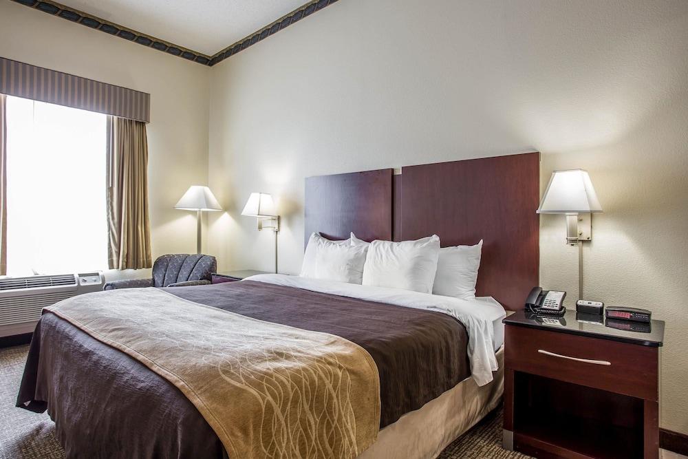 Comfort Inn & Suites Ft. Jackson Maingate photo 8