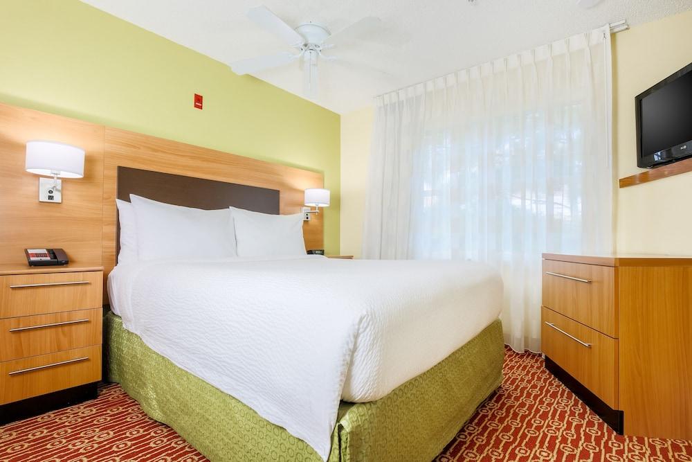 Sonesta Simply Suites Houston Brookhollow photo 6