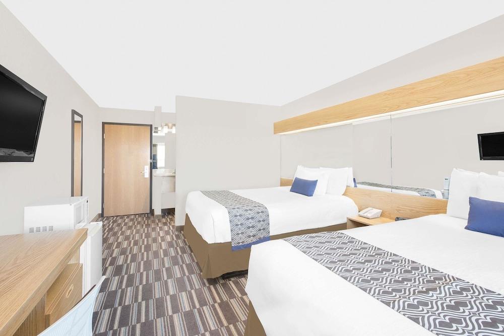 Microtel Inn & Suites by Wyndham Ames photo 16