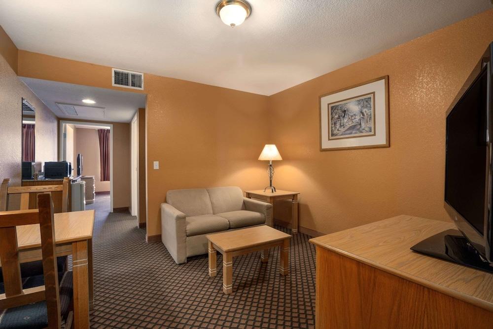 Garner Hotel Phoenix Northwest – Surprise by IHG photo 13