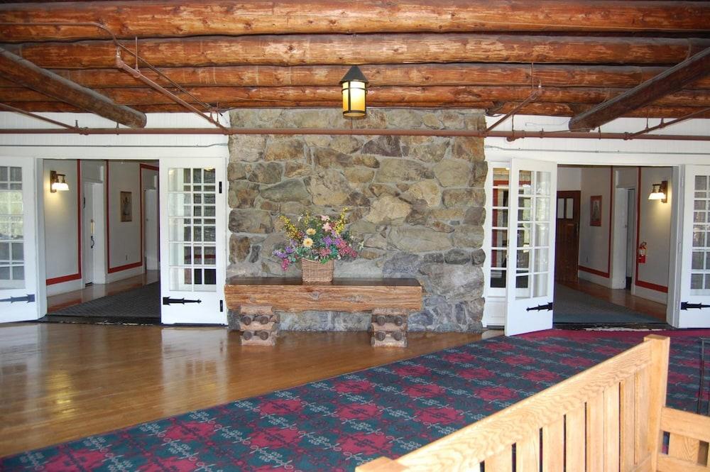 Glacier Park Lodge photo 21