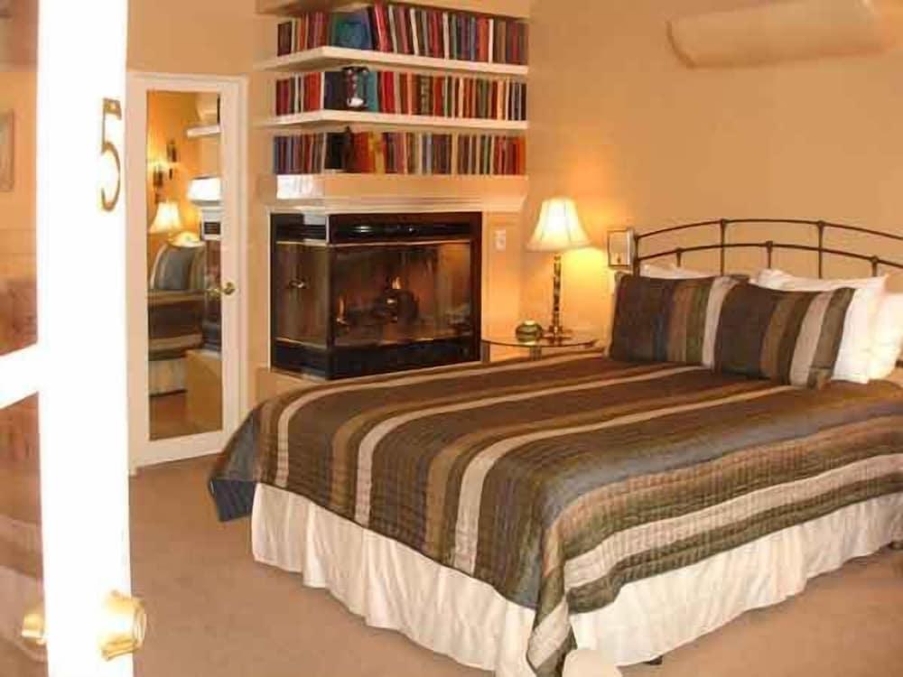 Coyote Inn photo 13