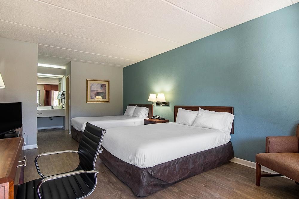 Econo Lodge photo 13
