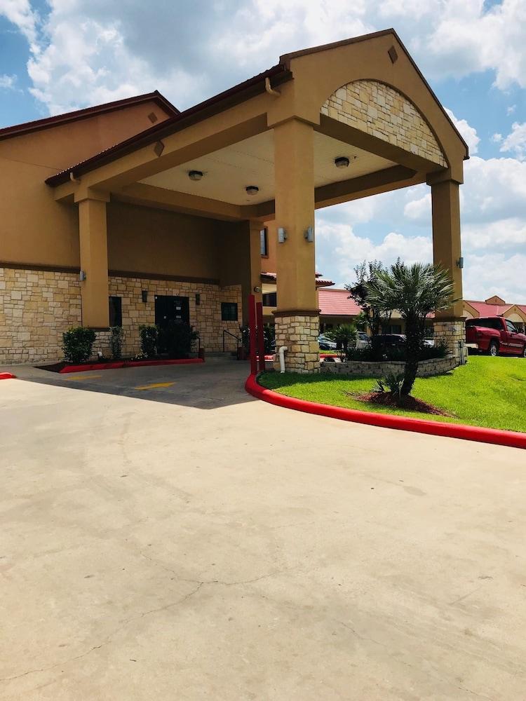 Palace Inn Greenspoint photo 1