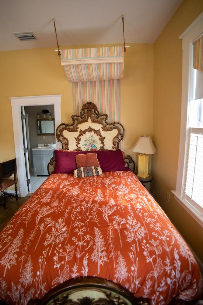 Oak Tree Hotel photo 73