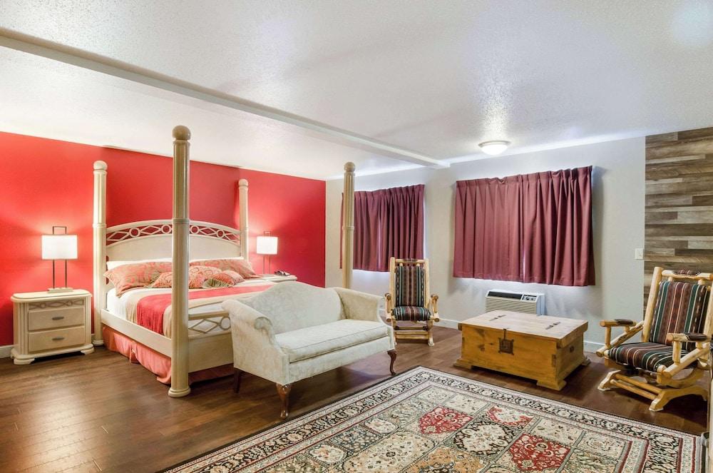 Econo Lodge photo 12
