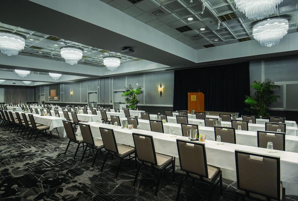 The Madison Concourse Hotel and Governor's Club photo 36