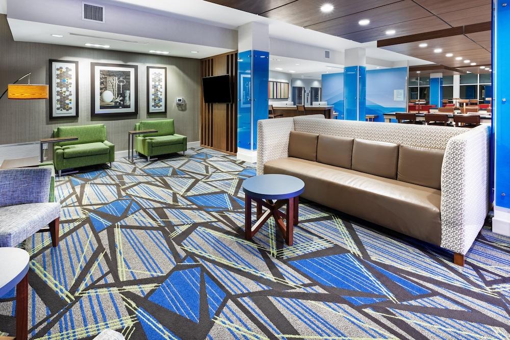 Holiday Inn Express & Suites Denton - Sanger by IHG photo 5