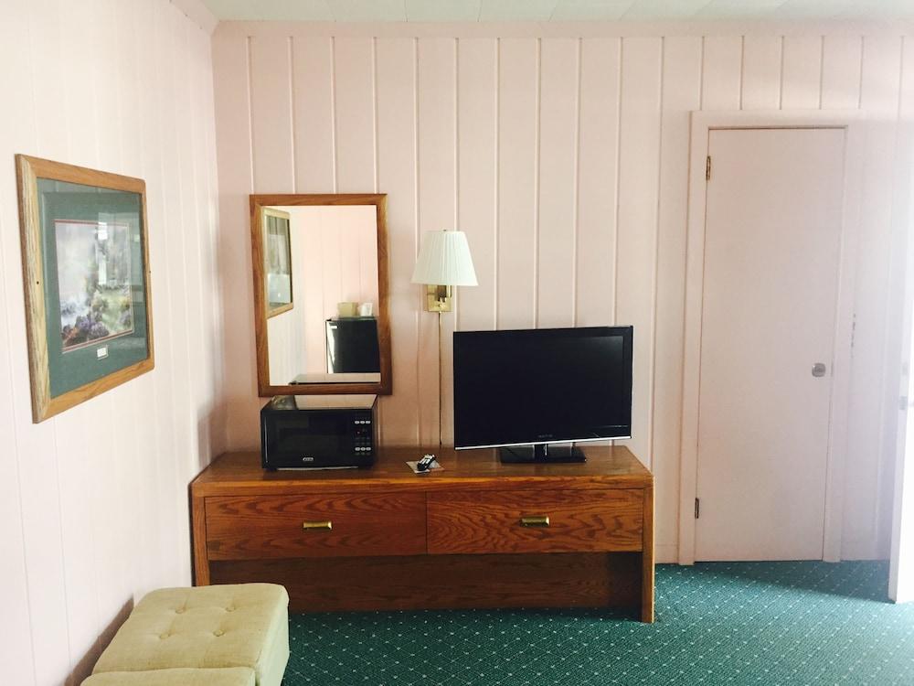 Rainbow Motel photo 21