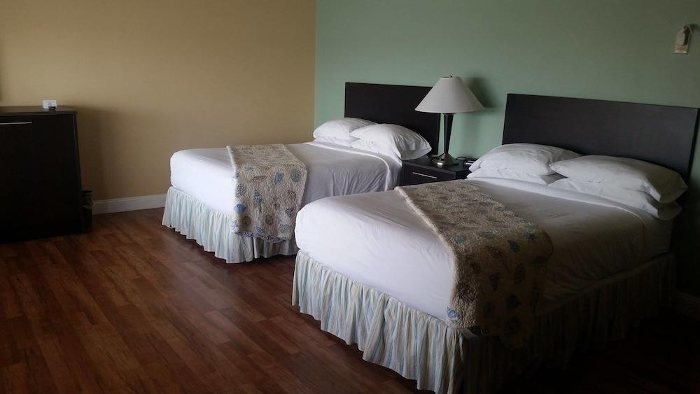 Edgewater Inn photo 11