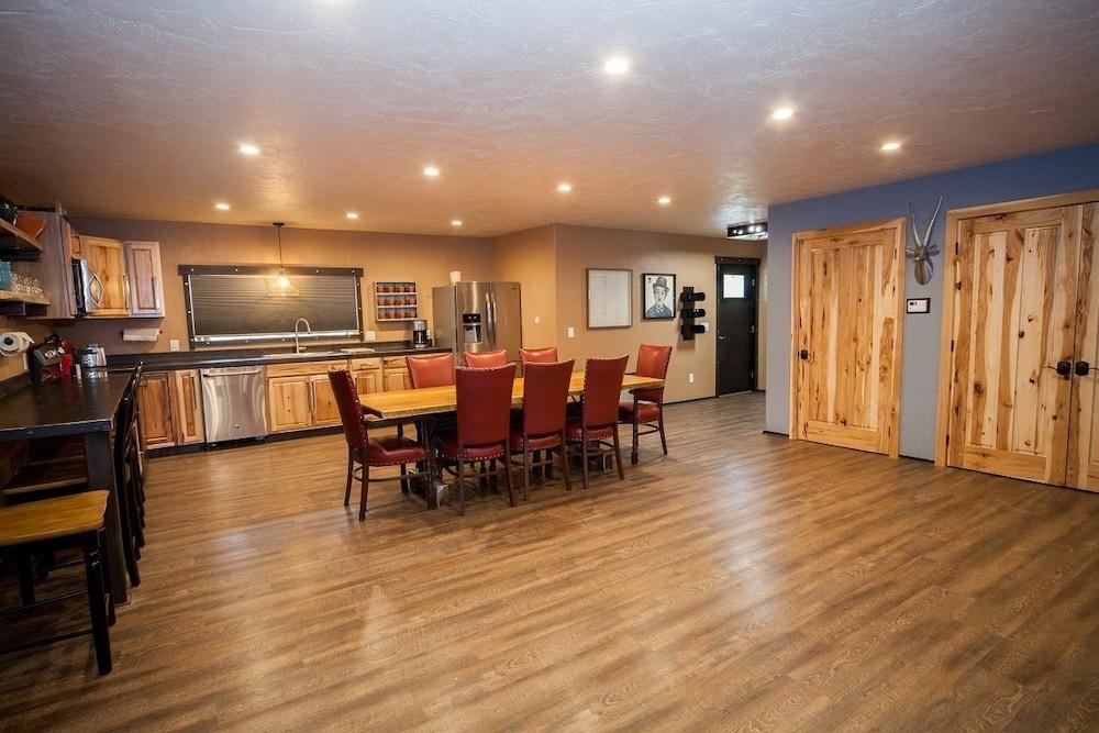 Log Cabin Lodge & Suites photo 74