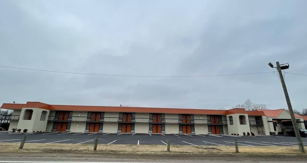Dreamland Inn — hotel in Marion