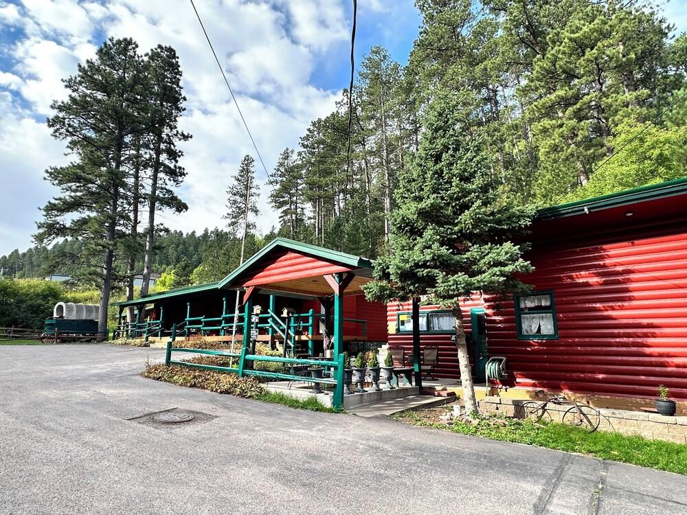 Ponderosa Pines Inn and Cabins photo 85