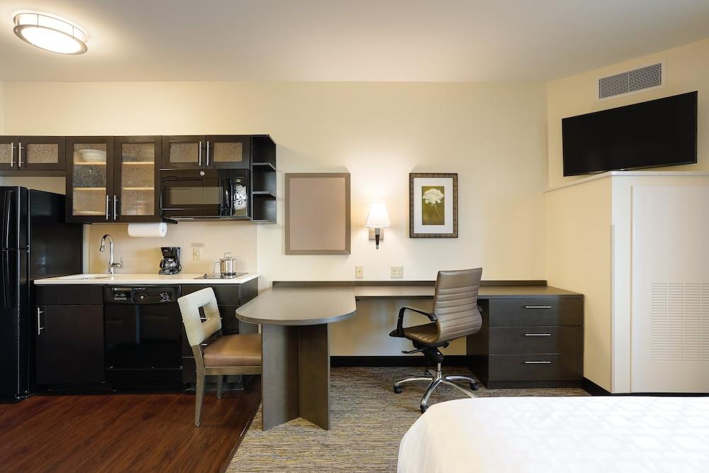 Candlewood Suites Lenexa - Overland Park Area by IHG photo 14